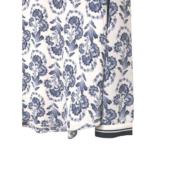 Ann Taylor LOFT Women's Top Size XL Blue and White Floral FLOWY Relaxed Fit b6 - Picture 10 of 11